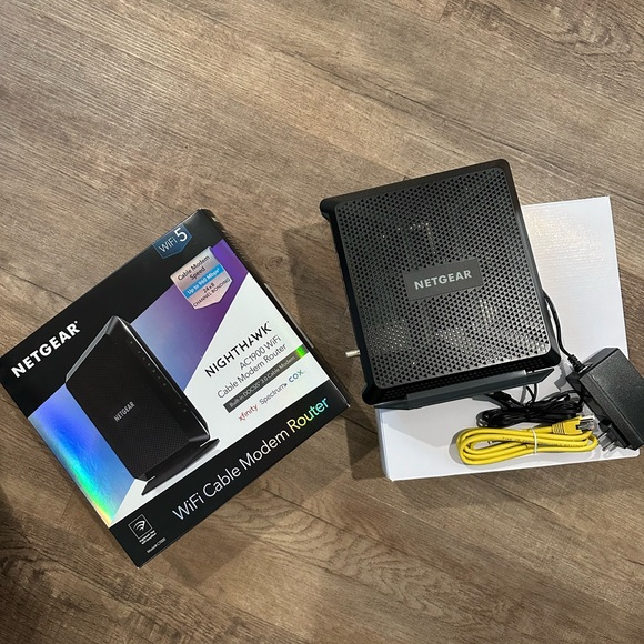 Netgear Nighthawk AC1900 Cable Modem Router - Picture 5 of 7